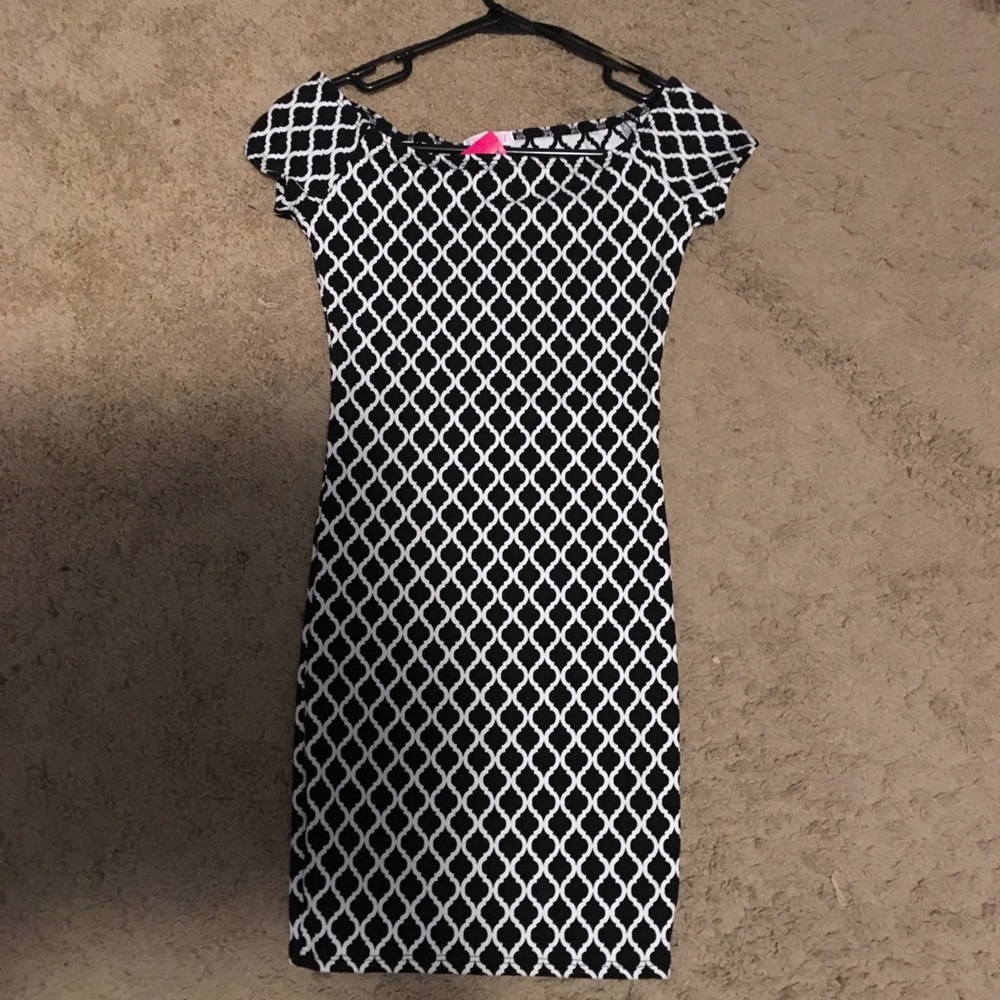 Black and white patterned form fitting dress